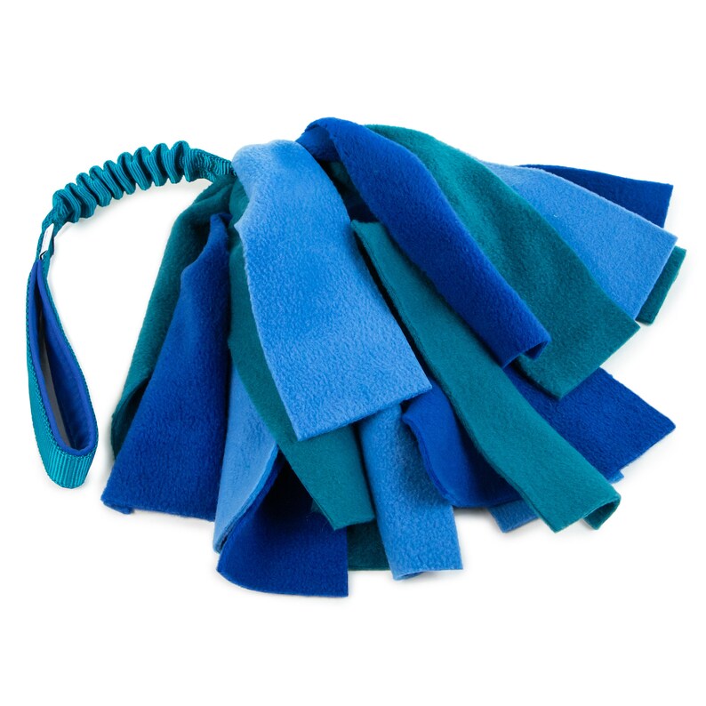 Fleece bungee whisk with stribes