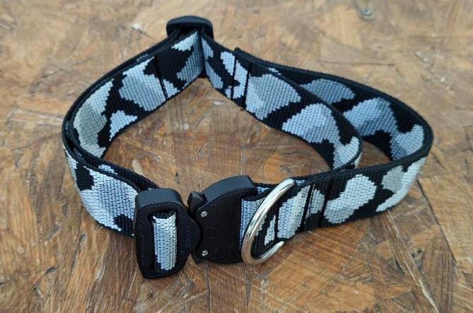 Περιλαίμιο camo με κούμπωμα cobra