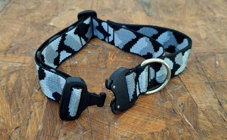 Περιλαίμιο camo με κούμπωμα cobra