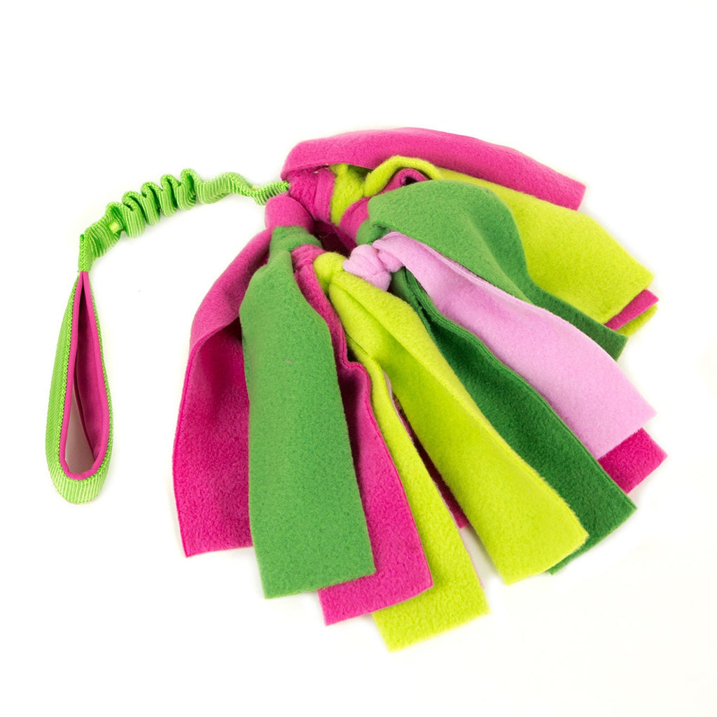 Fleece bungee whisk with stribes