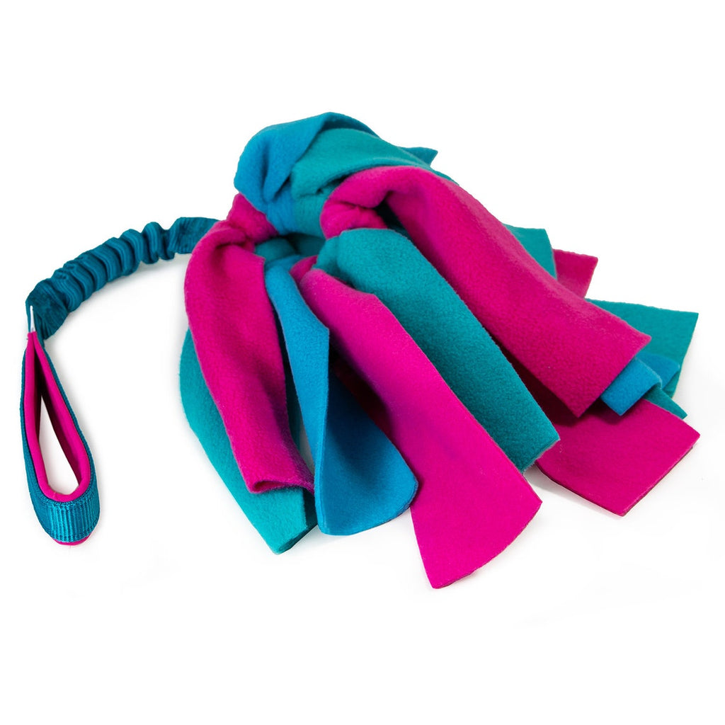 Fleece bungee whisk with stribes